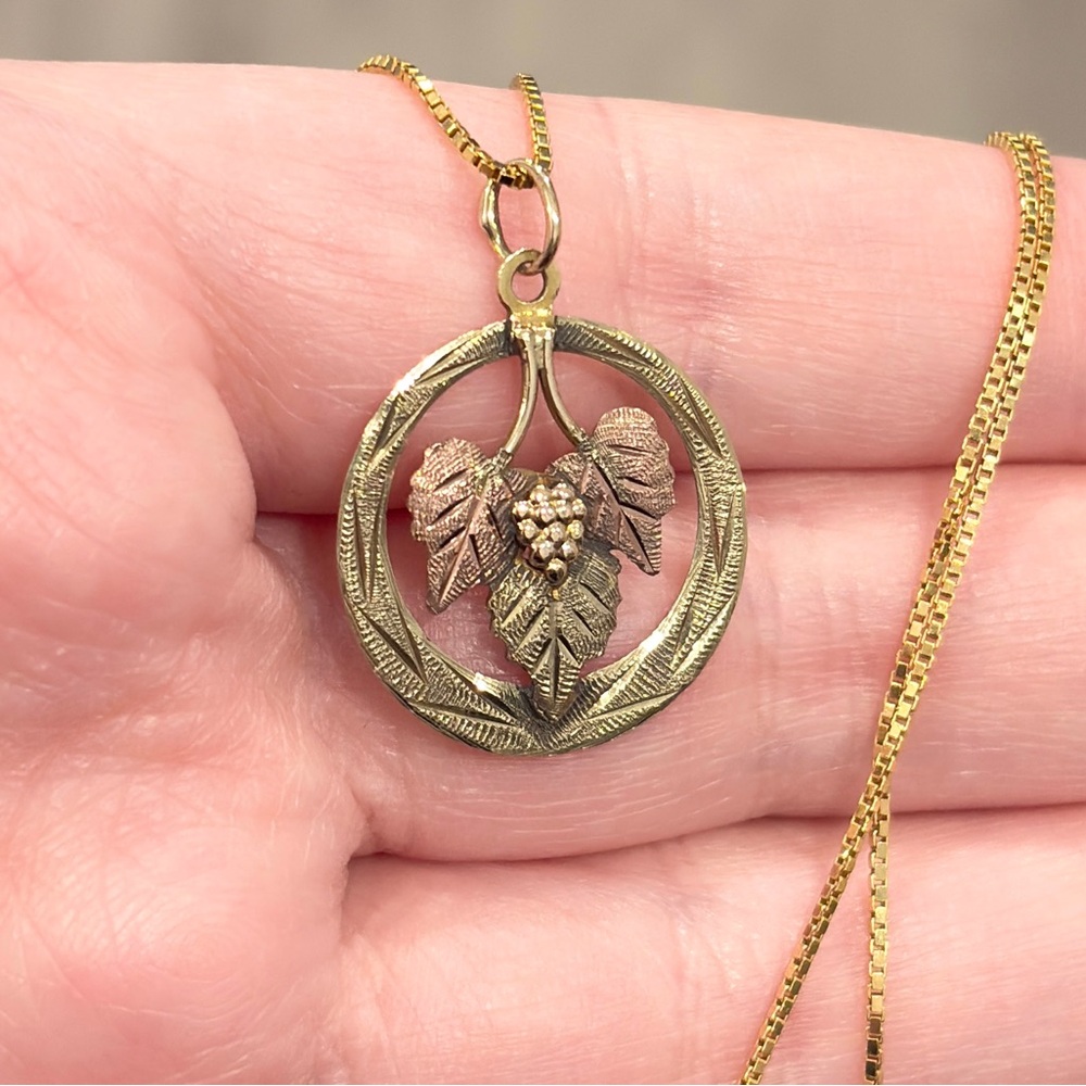 Vintage 10K Black Hills Gold Pendant, Mid Century, Classic Filigree Design - Picture 7 of 15